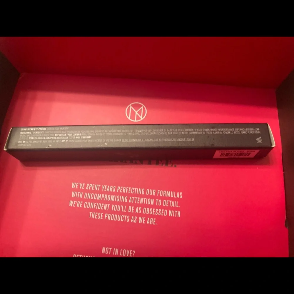 IL MAKIAGE eye liner. New in box never opened. Color Batman/ black
